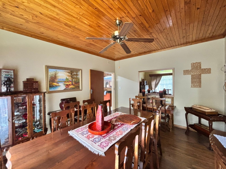 6 Bedroom Property for Sale in Flamwood North West